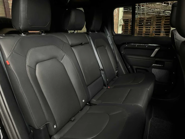 Land rover defender p400e x-dynamic hse 404pk 2024 (fabrieksgarantie) plug-in hybrid - afbeelding 30 van  35