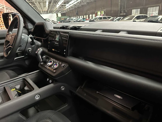 Land rover defender p400e x-dynamic hse 404pk 2024 (fabrieksgarantie) plug-in hybrid - afbeelding 31 van  35