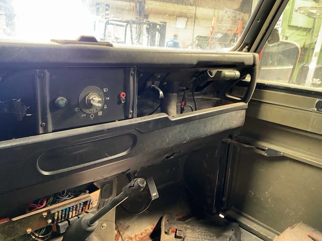 Land rover defender personenauto - afbeelding 2 van  13