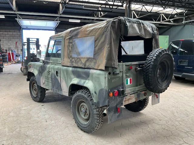 Land rover defender personenauto - afbeelding 8 van  13
