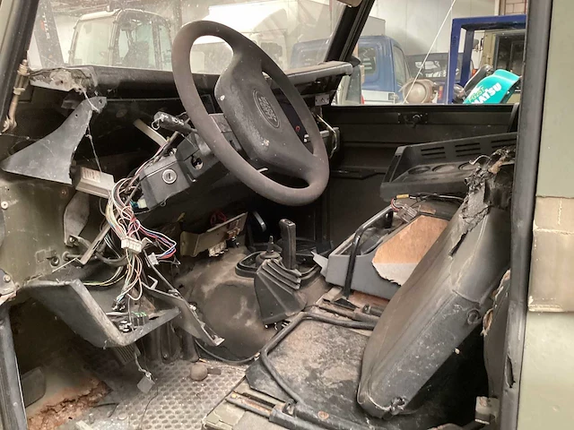 Land rover defender personenauto - afbeelding 8 van  11
