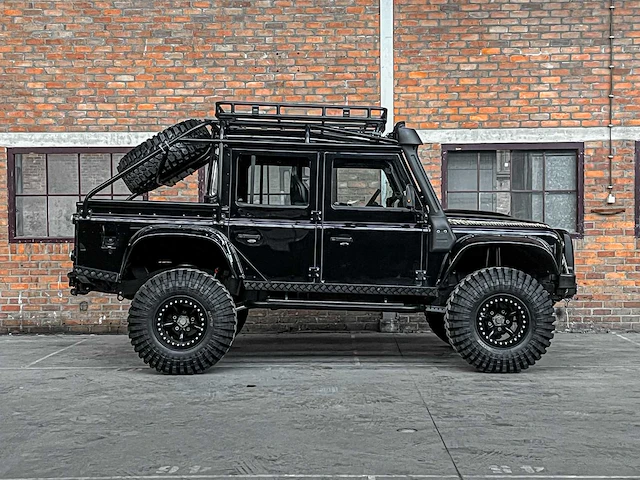 Land rover defender (special vehicle operations svx ‘spectre’ look) 2.5 td5 110 sw g4 122pk 2004 (origineel-nl), 69-nv-zh - afbeelding 2 van  45