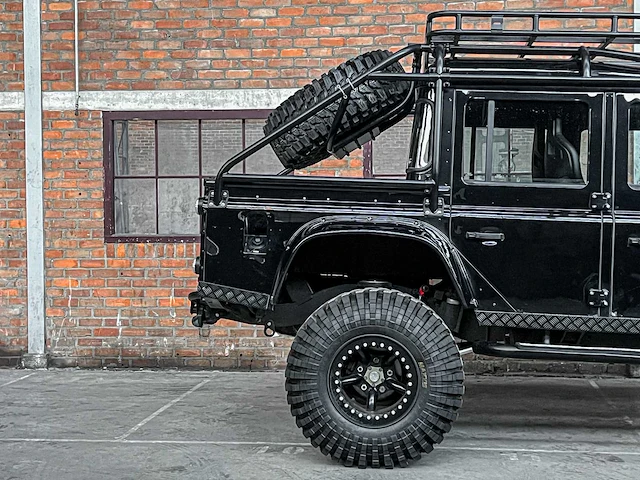 Land rover defender (special vehicle operations svx ‘spectre’ look) 2.5 td5 110 sw g4 122pk 2004 (origineel-nl), 69-nv-zh - afbeelding 4 van  45