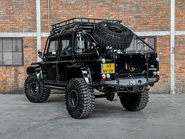 Land rover defender (special vehicle operations svx ‘spectre’ look) 2.5 td5 110 sw g4 122pk 2004 (origineel-nl), 69-nv-zh - afbeelding 11 van  45