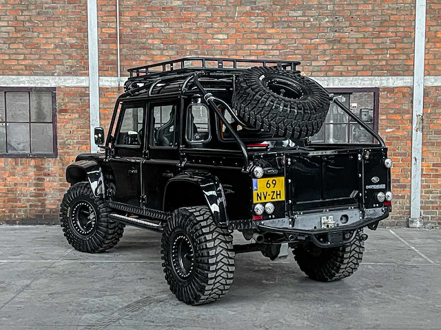 Land rover defender (special vehicle operations svx ‘spectre’ look) 2.5 td5 110 sw g4 122pk 2004 (origineel-nl), 69-nv-zh - afbeelding 13 van  45