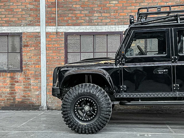 Land rover defender (special vehicle operations svx ‘spectre’ look) 2.5 td5 110 sw g4 122pk 2004 (origineel-nl), 69-nv-zh - afbeelding 16 van  45