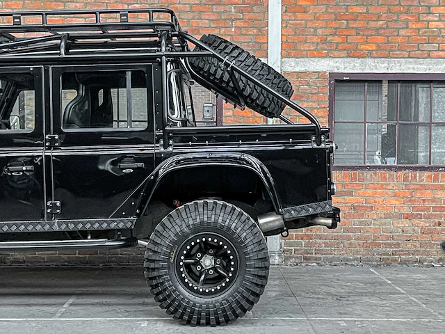 Land rover defender (special vehicle operations svx ‘spectre’ look) 2.5 td5 110 sw g4 122pk 2004 (origineel-nl), 69-nv-zh - afbeelding 17 van  45