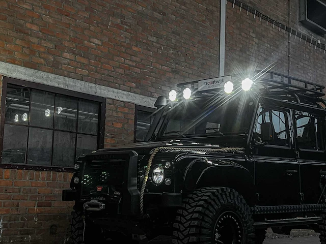 Land rover defender (special vehicle operations svx ‘spectre’ look) 2.5 td5 110 sw g4 122pk 2004 (origineel-nl), 69-nv-zh - afbeelding 18 van  45