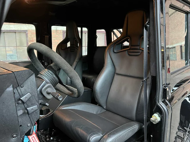Land rover defender (special vehicle operations svx ‘spectre’ look) 2.5 td5 110 sw g4 122pk 2004 (origineel-nl), 69-nv-zh - afbeelding 35 van  45