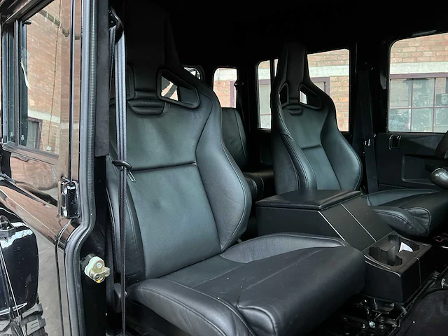 Land rover defender (special vehicle operations svx ‘spectre’ look) 2.5 td5 110 sw g4 122pk 2004 (origineel-nl), 69-nv-zh - afbeelding 37 van  45