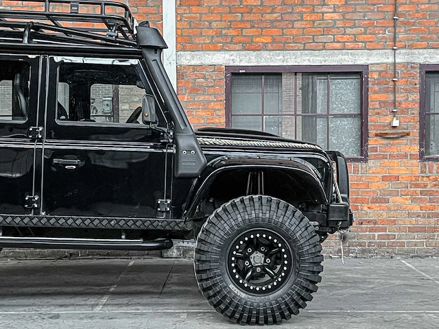 Land rover defender (special vehicle operations svx ‘spectre’ look) 2.5 td5 110 sw g4 122pk 2004 (origineel-nl), 69-nv-zh - afbeelding 13 van  45
