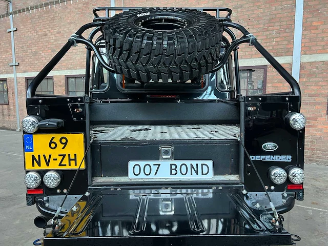 Land rover defender (special vehicle operations svx ‘spectre’ look) 2.5 td5 110 sw g4 122pk 2004 (origineel-nl), 69-nv-zh - afbeelding 37 van  45