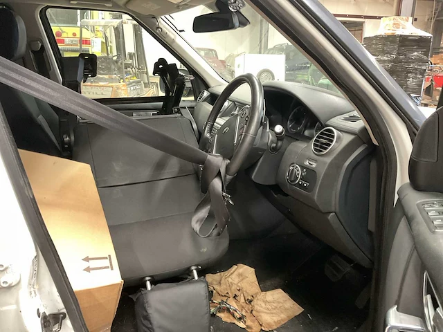 Land rover discovery sdv6 personenauto - afbeelding 10 van  13