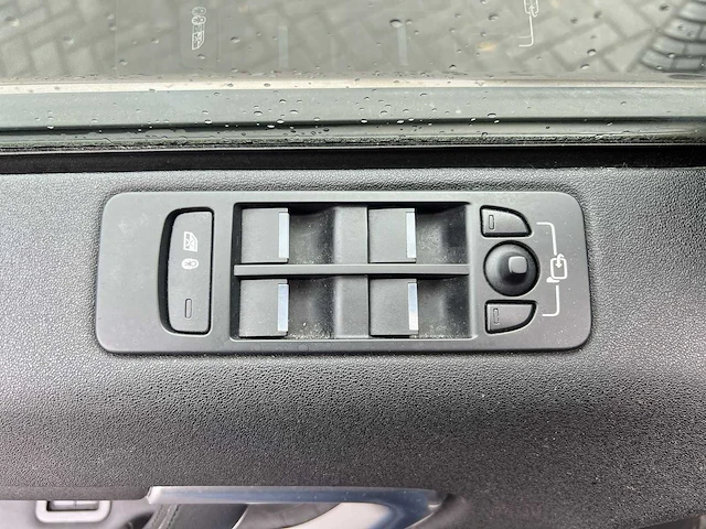 Land rover discovery sport 2.0 si4 4wd hse luxe 2015 | h-869-ff - afbeelding 2 van  34