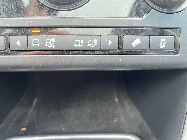 Land rover discovery sport 2.0 si4 4wd hse luxe 2015 | h-869-ff - afbeelding 18 van  34