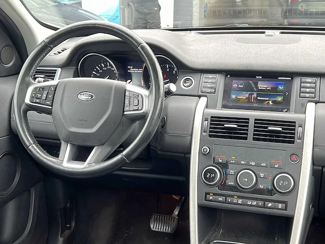 Land rover discovery sport 2.0 si4 4wd hse luxe 2015 | h-869-ff - afbeelding 28 van  34
