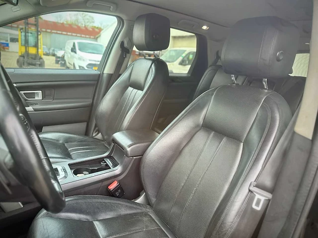 Land rover discovery sport 2.0 td4 hse luxury 7p automaat; nd-281-g - afbeelding 15 van  17