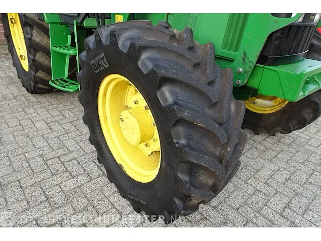 Landbouw tractor met voorlader john deere, 6010 se, bouwjaar 2001 - afbeelding 15 van  51