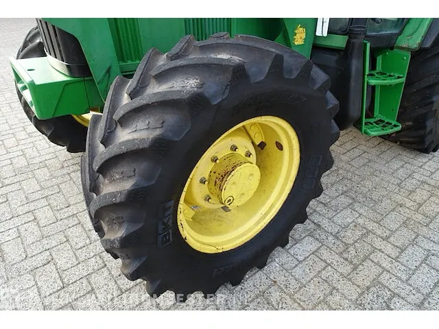 Landbouw tractor met voorlader john deere, 6010 se, bouwjaar 2001 - afbeelding 19 van  51