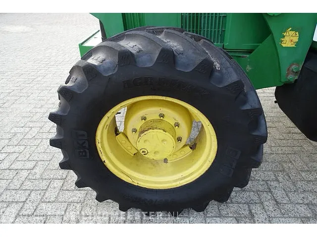 Landbouw tractor met voorlader john deere, 6010 se, bouwjaar 2001 - afbeelding 20 van  51