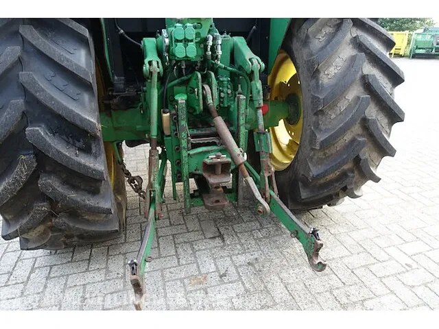 Landbouw tractor met voorlader john deere, 6010 se, bouwjaar 2001 - afbeelding 25 van  51