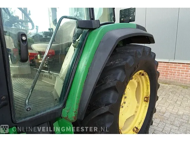 Landbouw tractor met voorlader john deere, 6010 se, bouwjaar 2001 - afbeelding 33 van  51
