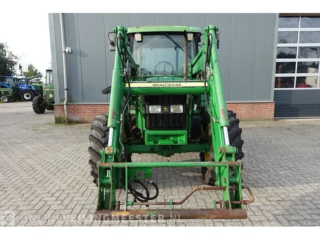 Landbouw tractor met voorlader john deere, 6010 se, bouwjaar 2001 - afbeelding 37 van  51