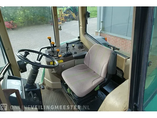 Landbouw tractor met voorlader john deere, 6010 se, bouwjaar 2001 - afbeelding 48 van  51