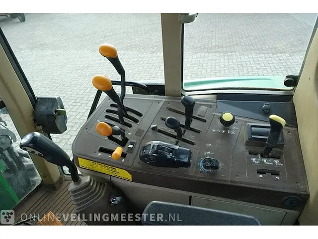 Landbouw tractor met voorlader john deere, 6010 se, bouwjaar 2001 - afbeelding 50 van  51