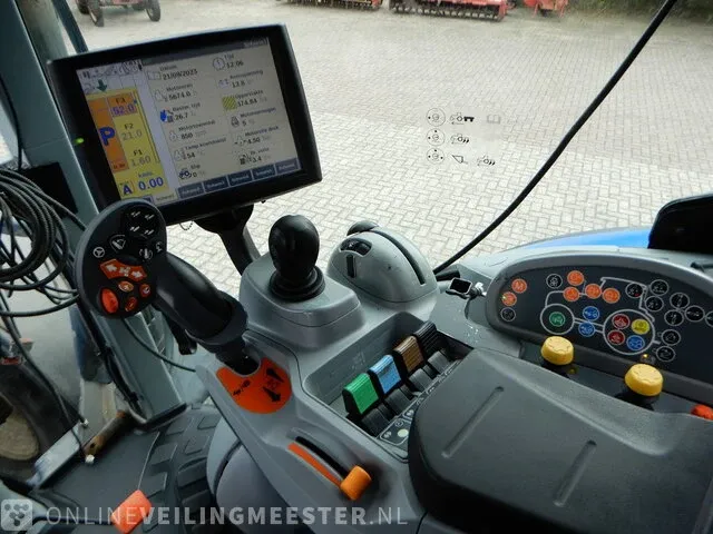 Landbouw tractor new holland, t7.270 autocommand, bouwjaar 2017 - afbeelding 2 van  54