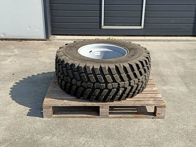 Landbouwband alliance, 400/70r20 multiuse 550, op velg deutz - afbeelding 1 van  8