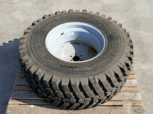 Landbouwband alliance, 400/70r20 multiuse 550, op velg deutz - afbeelding 2 van  8
