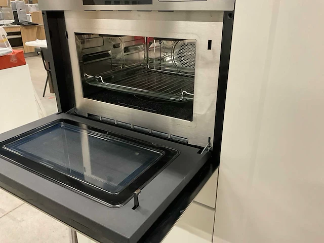 Landelijk hoekkeuken met vaatwasser koelkast stoom combimagnetron en inductie kookplaat - afbeelding 13 van  16