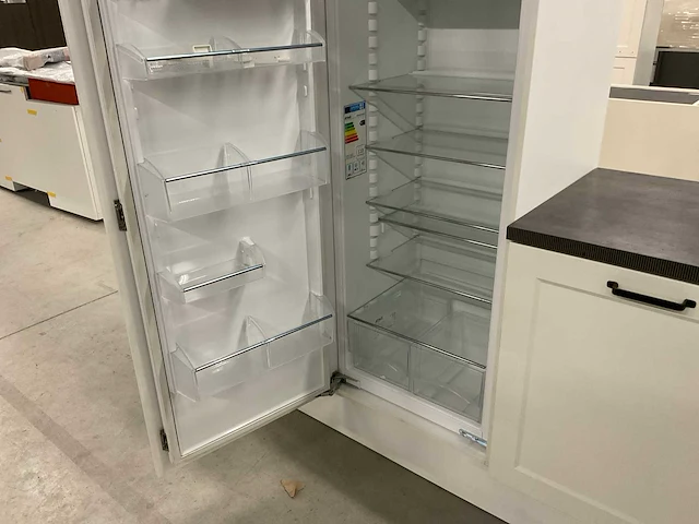 Landelijk hoekkeuken met vaatwasser koelkast stoom combimagnetron en inductie kookplaat - afbeelding 15 van  16