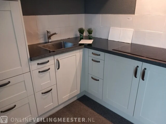 Landelijke showroom keuken met inbouwapparatuur ponninghaus hampton - afbeelding 34 van  55