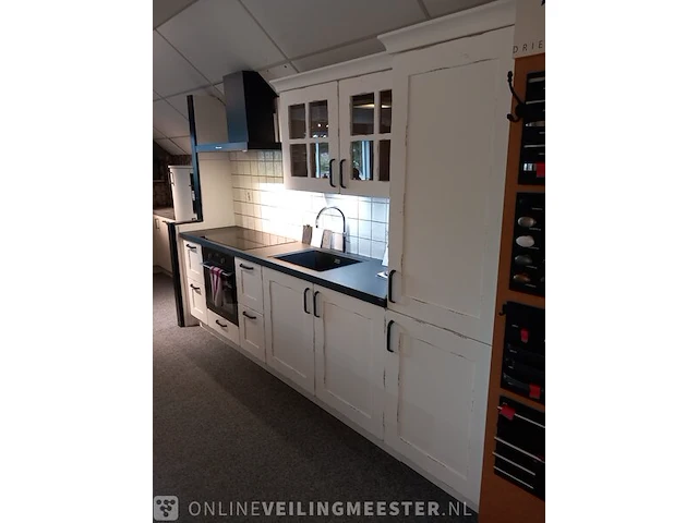 Landelijke showroom keuken met inbouwapparatuur stockholm witlak - afbeelding 12 van  44