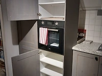 Landelijke showroom keuken met inbouwapparatuur tristar stockholm, levergrijs - afbeelding 10 van  61
