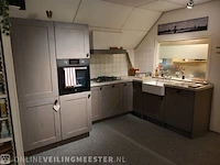 Landelijke showroom keuken met inbouwapparatuur tristar stockholm, levergrijs - afbeelding 12 van  61