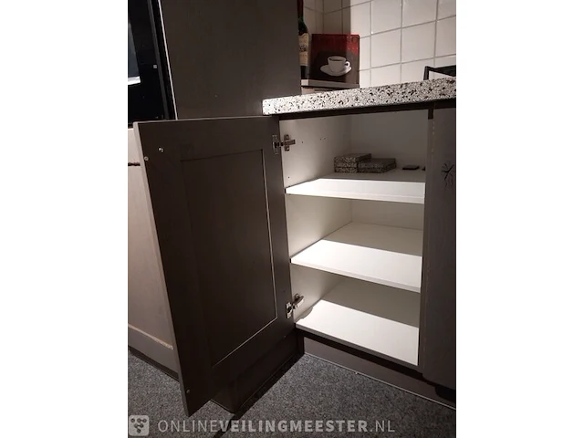 Landelijke showroom keuken met inbouwapparatuur tristar stockholm, levergrijs - afbeelding 37 van  61
