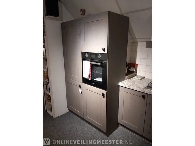 Landelijke showroom keuken met inbouwapparatuur tristar stockholm, levergrijs - afbeelding 56 van  61