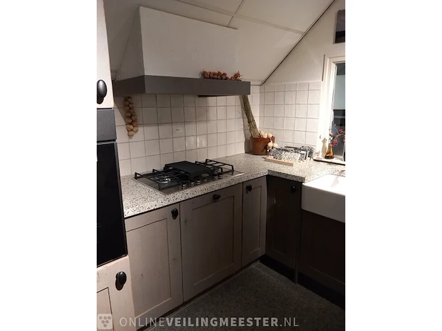 Landelijke showroom keuken met inbouwapparatuur tristar stockholm, levergrijs - afbeelding 60 van  61