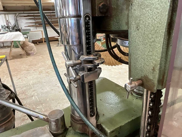 Lapec kettingfreesmachine - afbeelding 4 van  13