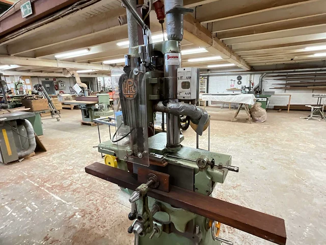 Lapec kettingfreesmachine - afbeelding 9 van  13
