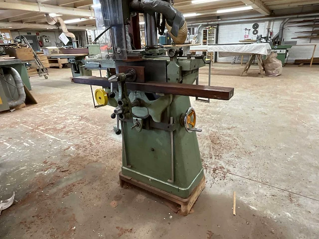 Lapec kettingfreesmachine - afbeelding 10 van  13