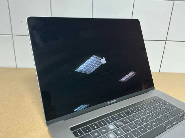 Laptop - apple - a1707 - i7-7820hq - afbeelding 2 van  5