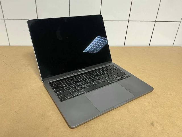 Laptop - apple - a2251 - i7-9750h - afbeelding 1 van  8