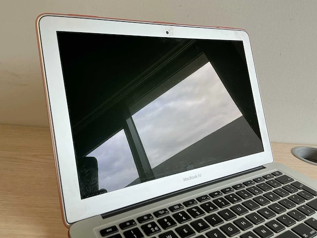 Laptop - apple inc. - macbookair7,2 - afbeelding 3 van  7