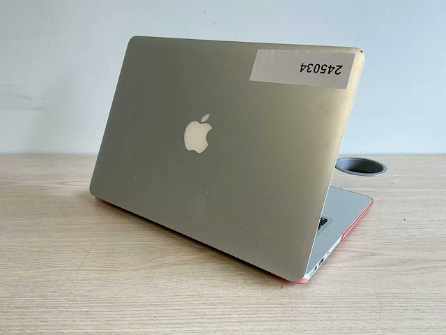 Laptop - apple inc. - macbookair7,2 - afbeelding 4 van  7