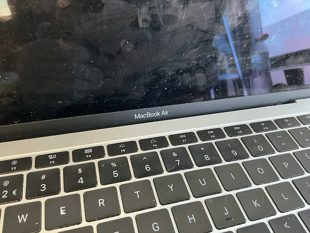 Laptop - apple inc. - macbookair8,2 - afbeelding 3 van  6