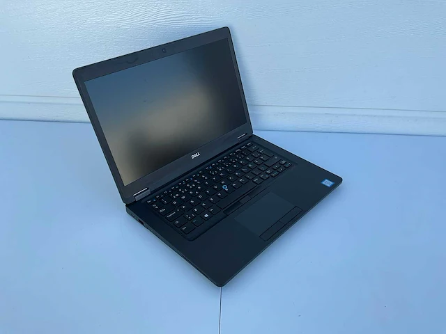 Laptop - dell - latitude 5490 - afbeelding 1 van  3